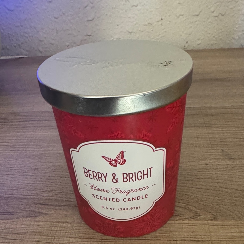Dolly Berry & Bright Scented Candle